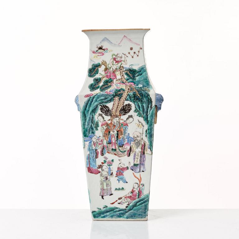 VAS, porslin. Qingdynastin, 1800-tal.