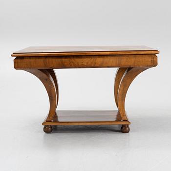 A walnut veneered dining table, 19th Century.
