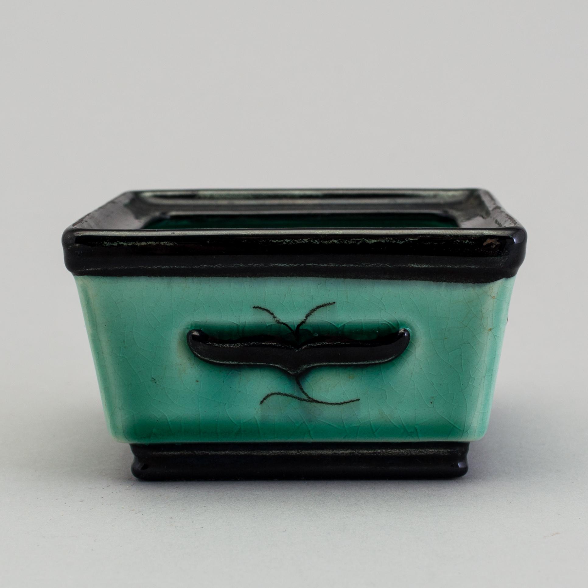 ILSE CLAESSON, "Serie V", 4 ytterfoder och lockask, flintgods. Rörstrand 1930-tal.