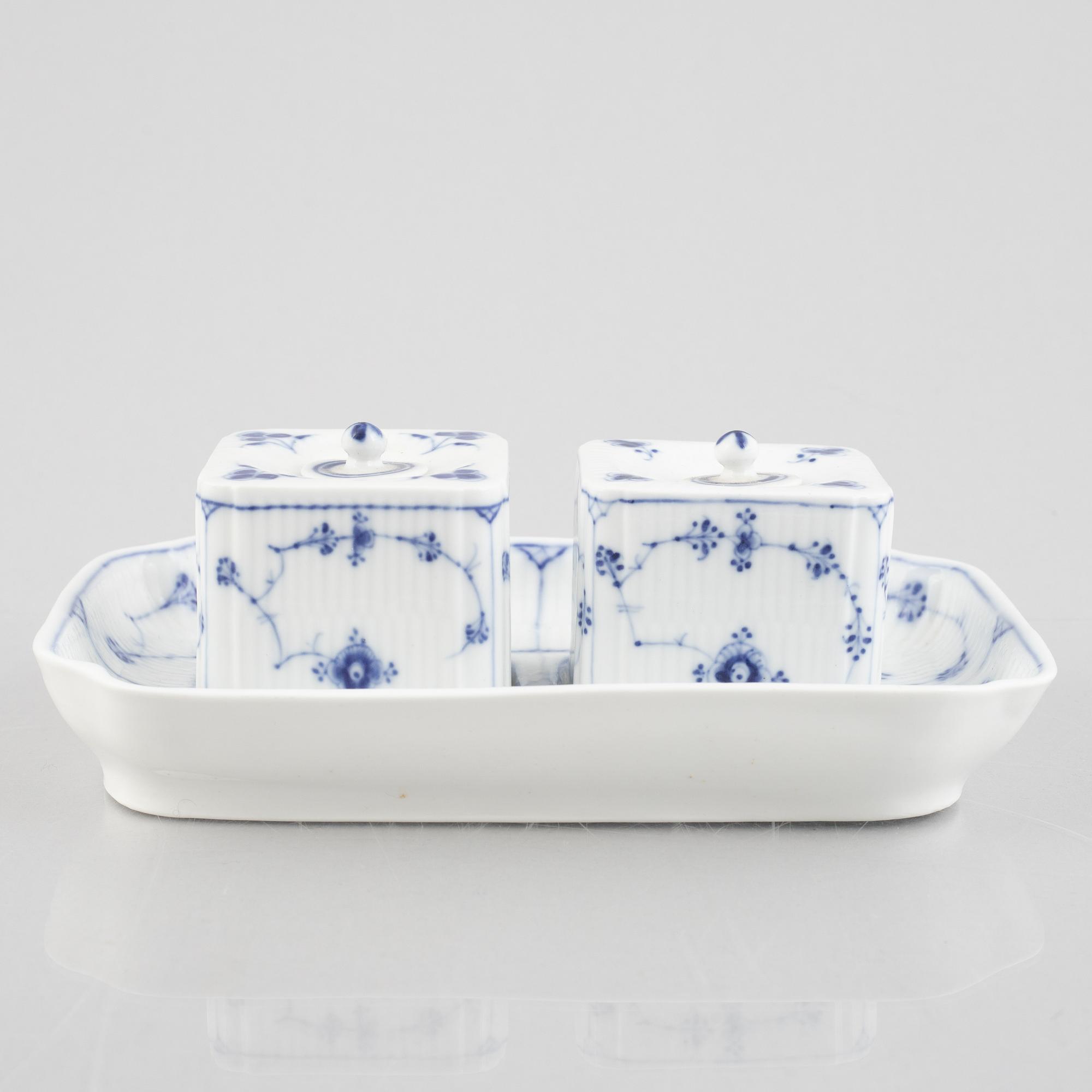 A "Blue fluted" / "Musselmalet riflet" ink stand, Royal Copenhagen, 19th century.