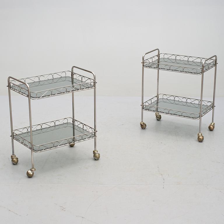 SERVERINGSVAGNAR, ett par, 1900-talets andra hälft.