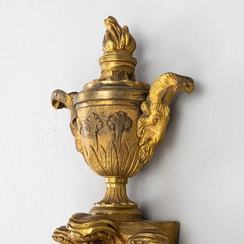 Appliquer, ett par, för tre ljus, omkring år 1900, Louis XVI-stil.