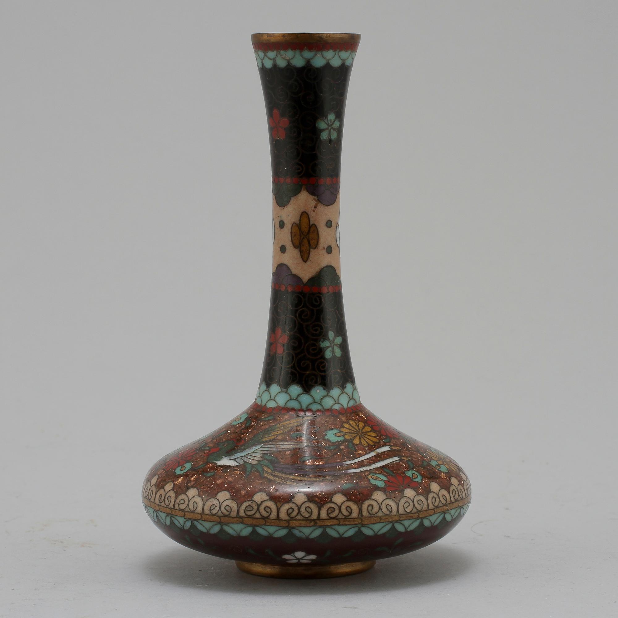 VAS, cloissonne, omkring sekelskiftet 1800/1900.