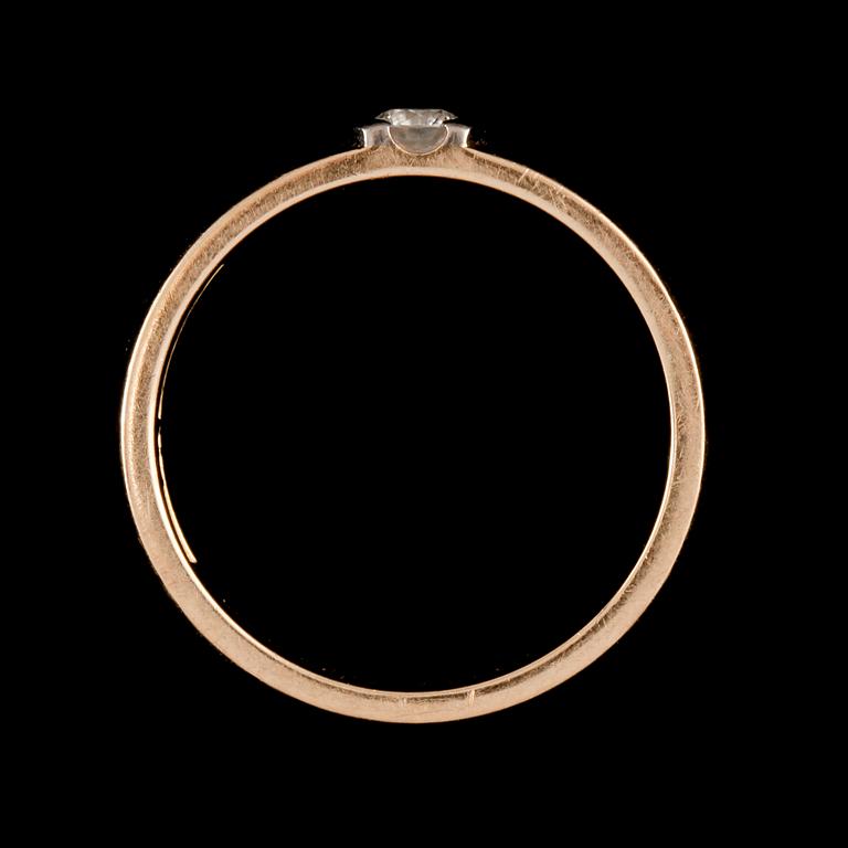 RING, 18k guld med briljantslipad diamant, 0.10 ct, Smycka, Karlstad. Vikt 3 g.