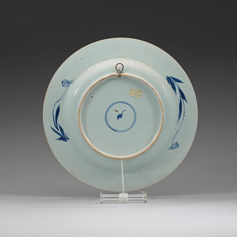 A blue and white dish, Qing dynasty, Kangxi (1662-1722).