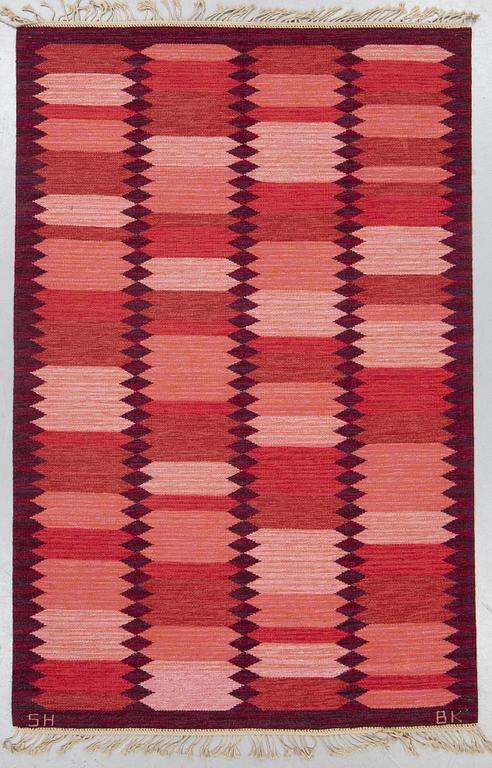 Berit Koenig , a carpet 'Viggen röd' flat weave, signed SH BK, ca 246 x 150 cm.