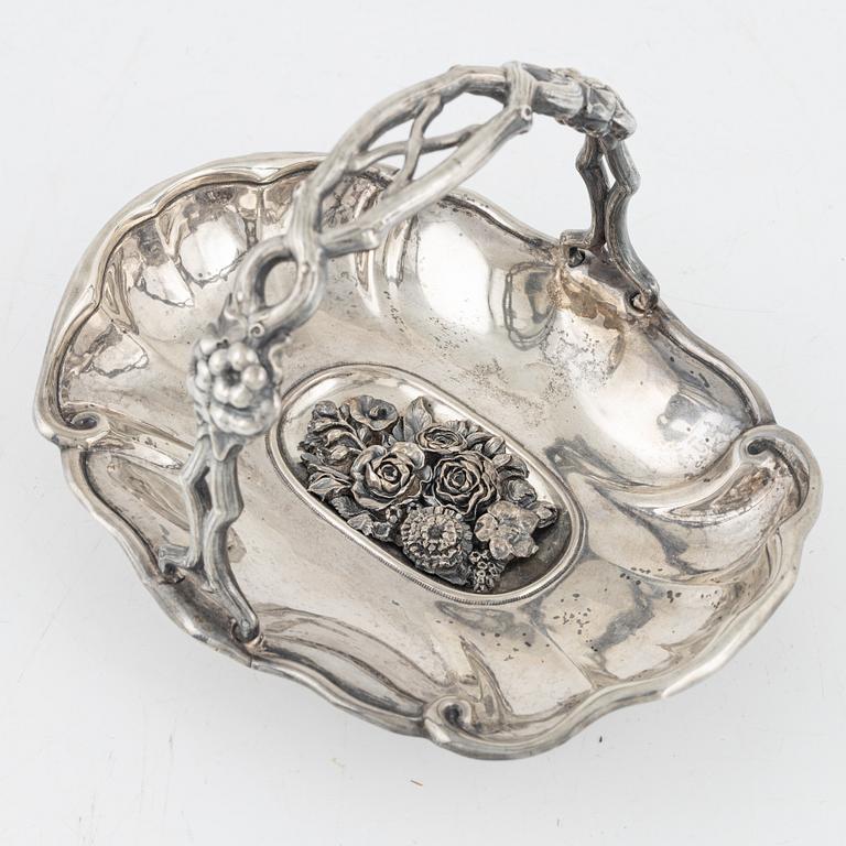 Gustaf Theodor Folcker, konfektkorg, silver, Stockholm 1857.
