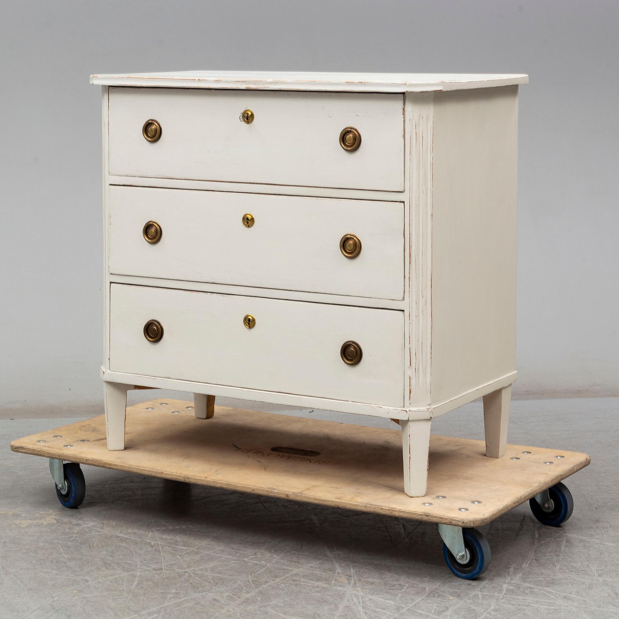 a gustavian style chest of drawers from the first half of the 20th century.