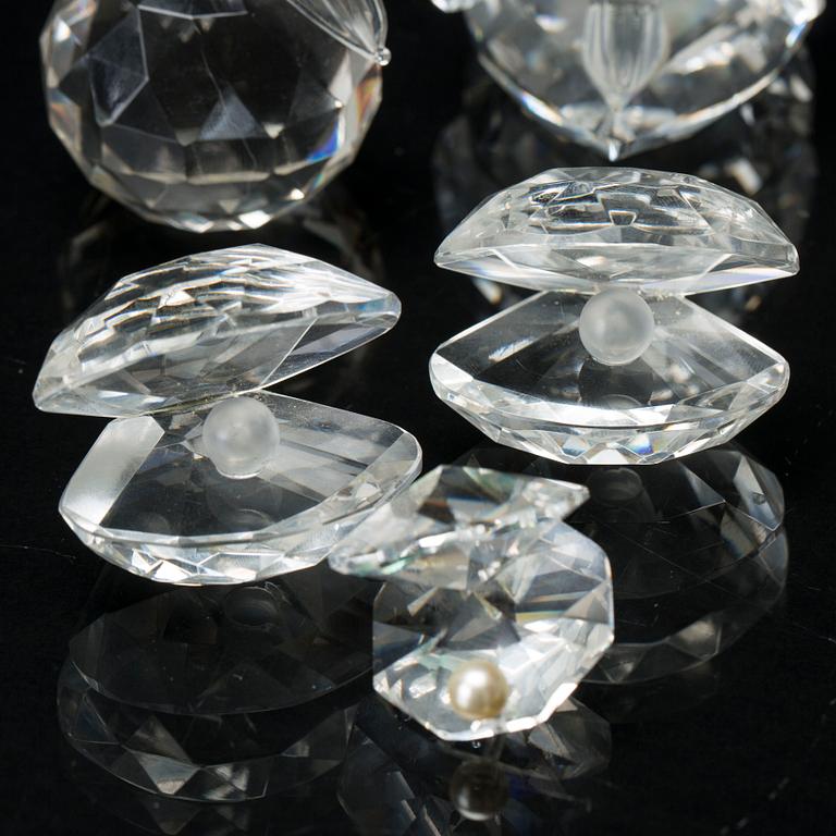 17 GLASS FIGURINES SOME MARKED SWAROVSKI.