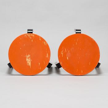 Alvar Aalto, jakkaroita, 2 kpl, malli 60  O.Y. Huonekalu-ja Rakennustyötehdas A.B. 1900-luvun puoliväli.