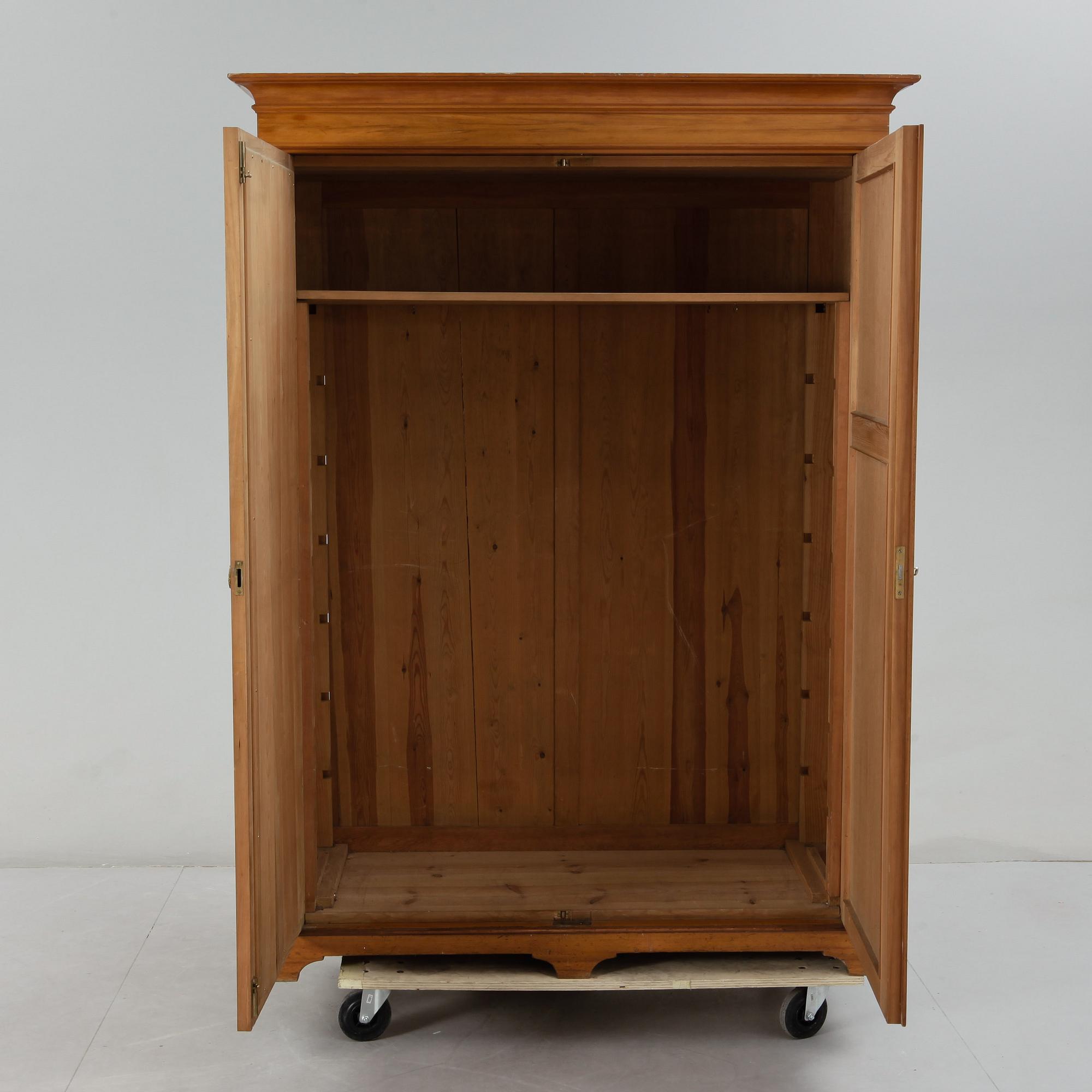 KLÄDSKÅP, sekelskiftet 1900.