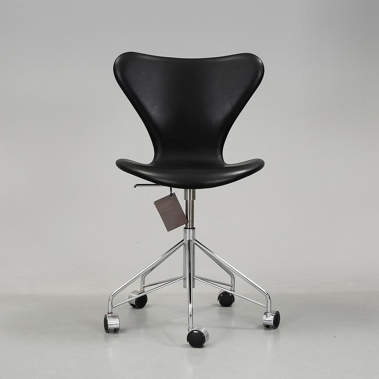 SKRIVBORDSSTOL, Arne Jacobsen "Sjuan", Fritz Hansen. 2013/2014.