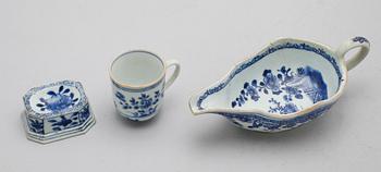 PORSLINSFÖREMÅL, 3 del, Kina, Qianlong (1736-1795).