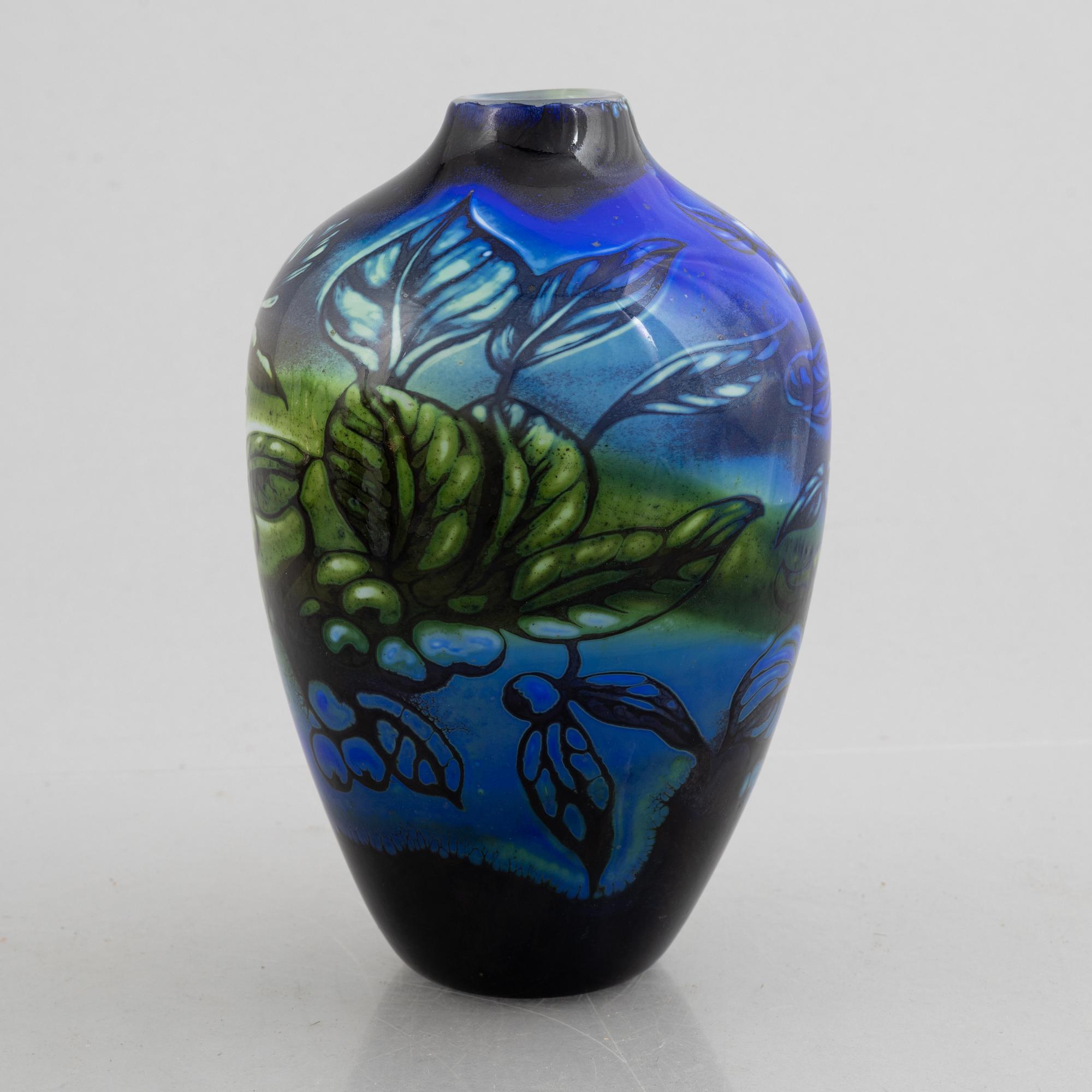 Eva Englund, a graal glass vase, Muraya 1991.