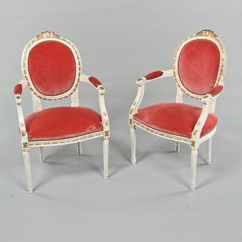 KARMSTOLAR, ett par, gustaviansk stil, 1900-tal.