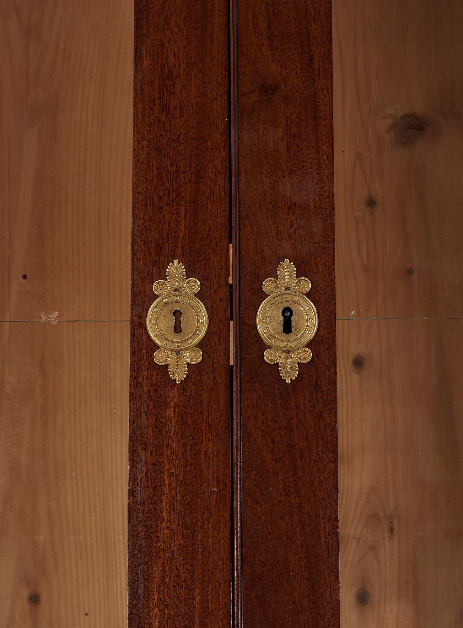 BOKSKÅP. Karl Johan, 1800-talets början.