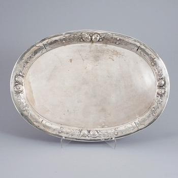 BRICKA, silver, Tyskland, sent 1800-tal. Tot vik ca 1800 gram.