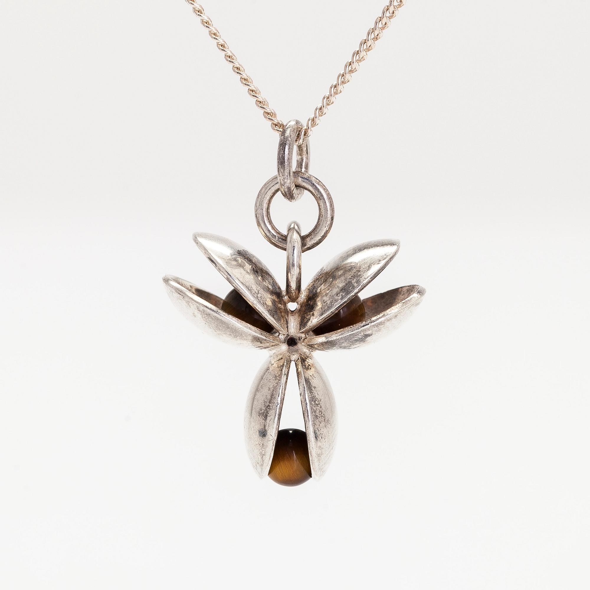 Elis Kauppi, halsband, sterling silver, tigeröga. Kupittaan Kulta Oy, Åbo.