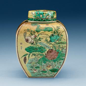 1655. A famille jaune jar with cover, Qing dynasty, 19th Century.