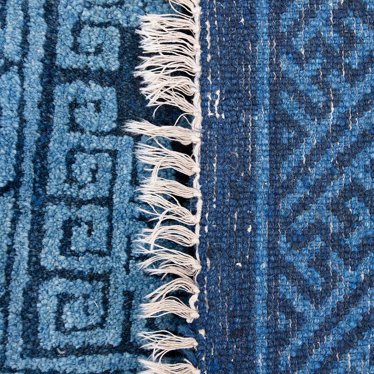 MATTA, Baotou Kina. Semiantik. Ca 127x67 cm.