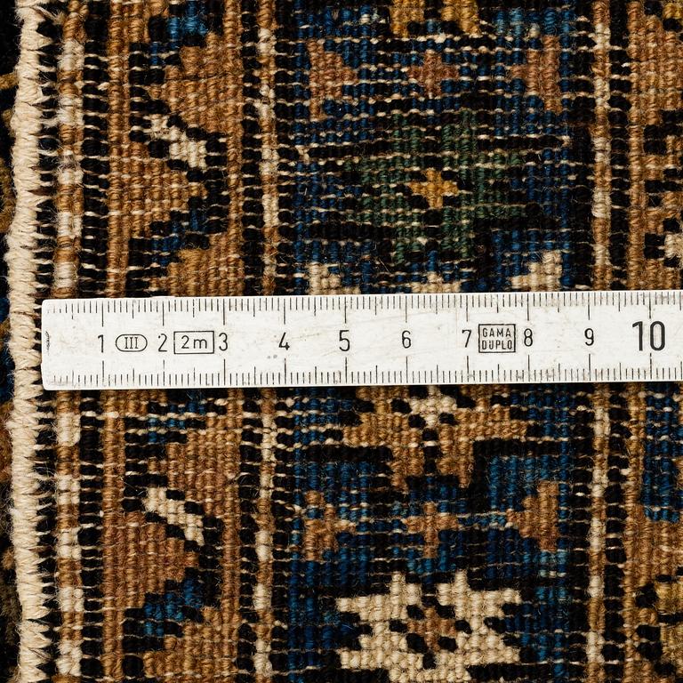 MATTO, a semi-antique/antique Shirvan, ca 194 x 122-128,5 cm (plus flat weave at the ends).