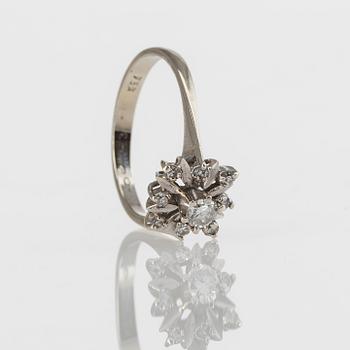 RING, 18K guld, 8+1 st diamanter, tot. ca 0,25 ct. N. Westerback 1973. Vikt ca 2,9 g.