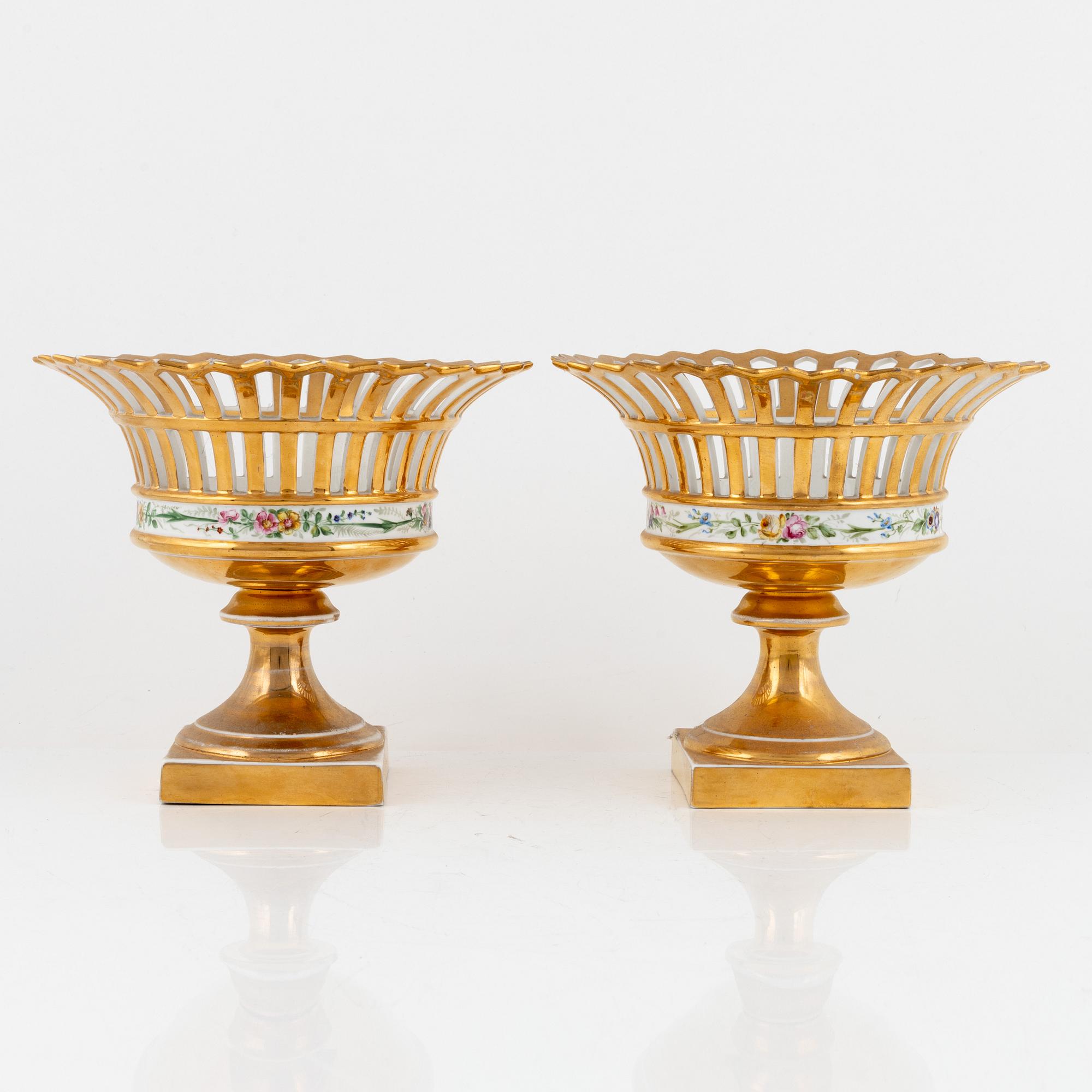 Gallerskålar ett par, porslin, Rörstrand, omkring sekelskiftet 1900.