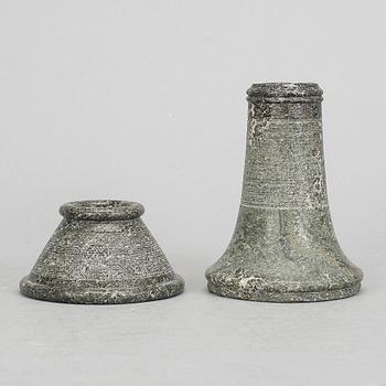 TÄNDSTICKSHÅLLARE, 2st, kolmårdsmarmor, 1800-tal.