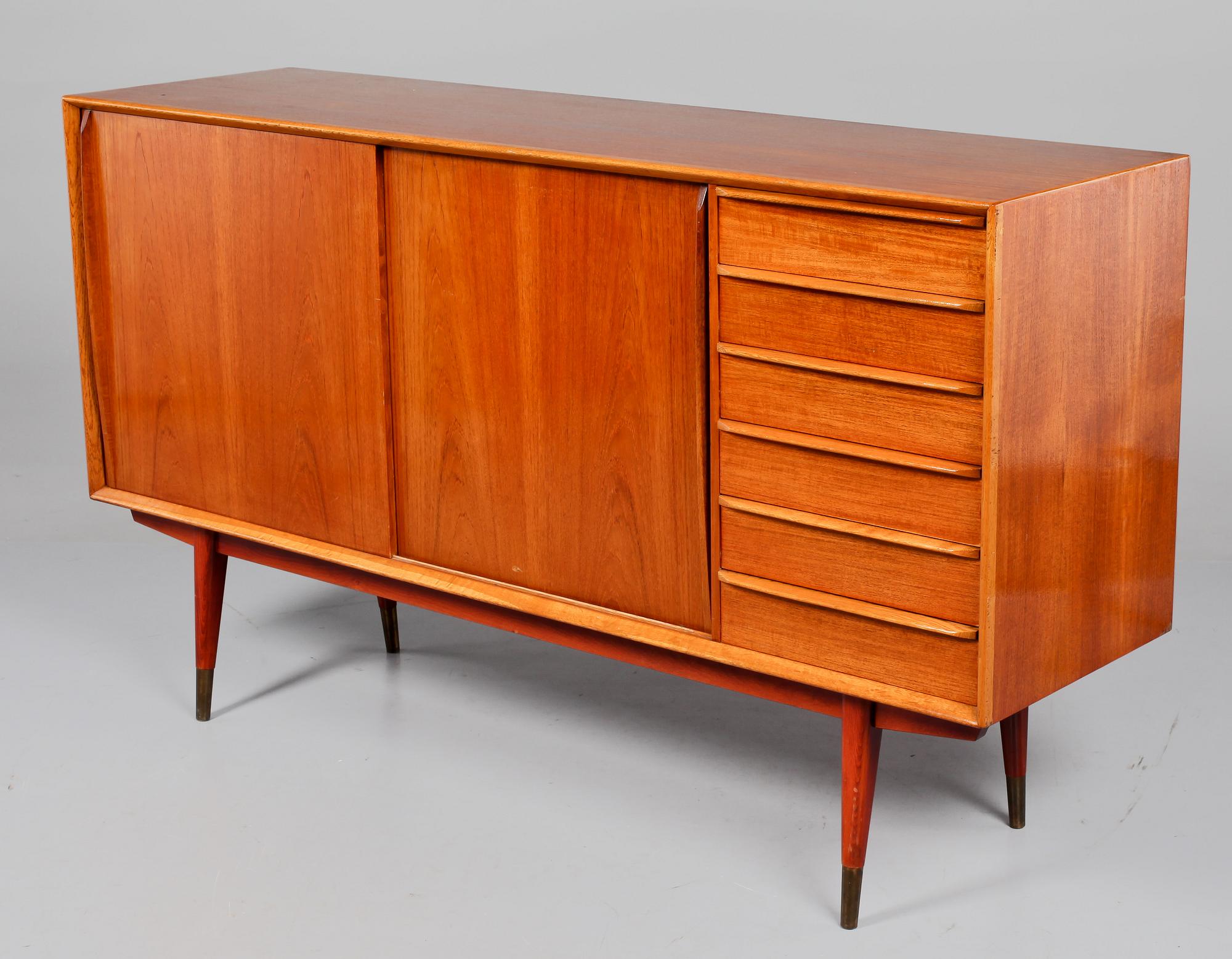 SIDEBOARD, 1900-talets mitt.