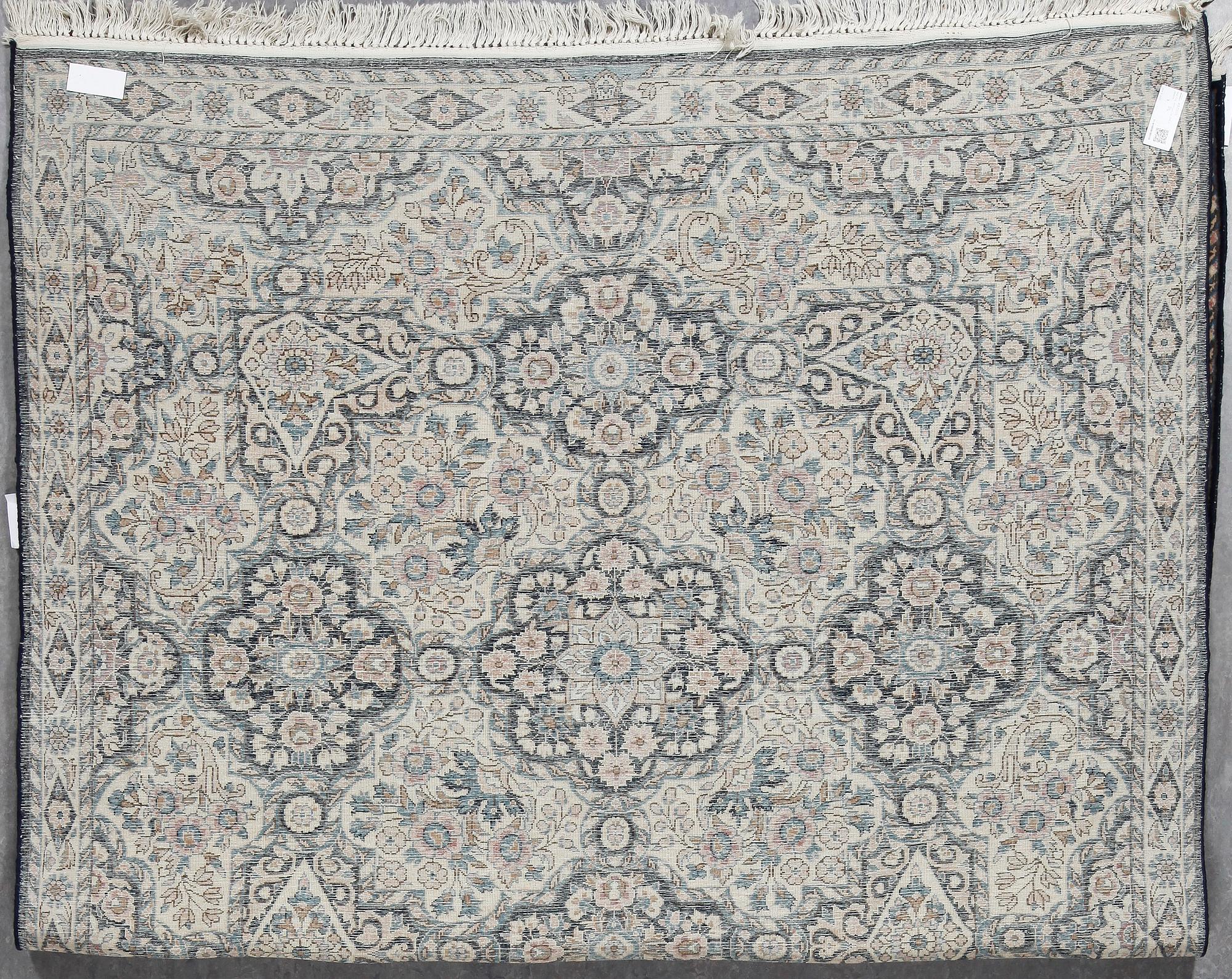 MATTA, möjl Kirman, ca 294 x 199cm.