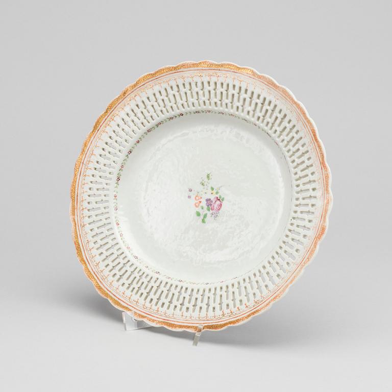 A Chinese 18th century porcelain plate.