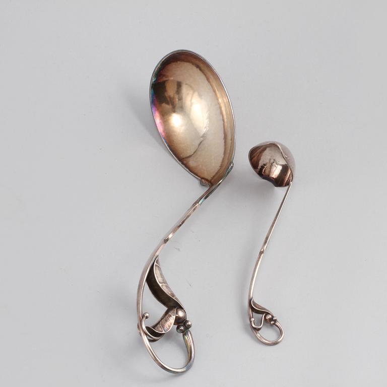 SERVERINGSSKEDAR, 2 st, silver, Georg Jensen, Danmark, 1900-tal, vikt ca 100 g.