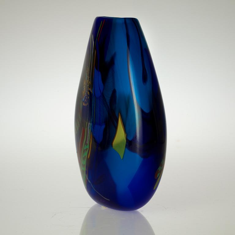 A Jan-Erik Rizman unique glass vase, Transjö, Sweden 1990.