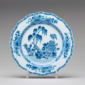 A set of 20 blue and white export porcelain dishes, Qing dynasty, Qianlong (1736-1795).