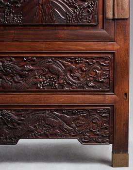 A large Imperial Hongmu compound cabinet, Qingdynasty, 19th century.