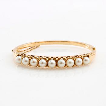 Bracelet 18K gold with cultured pearls.