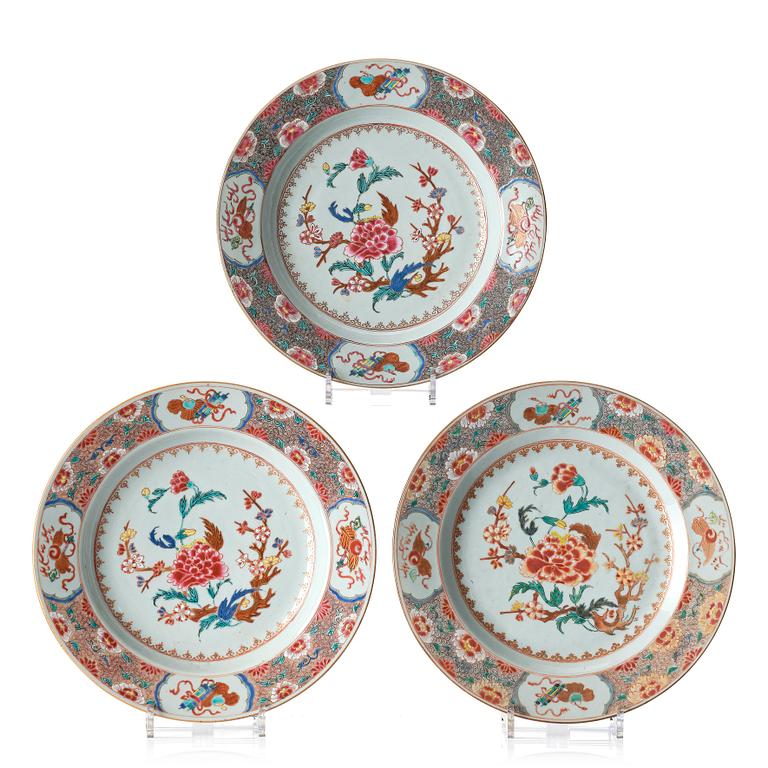 A set of three famille rose dishes, Qing dynasty, 18th century.