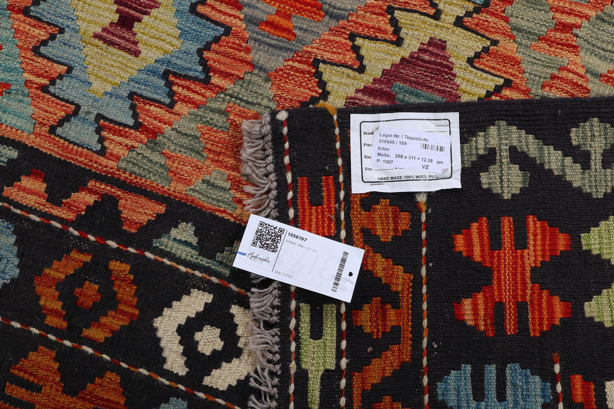 A Kelim carpet, c. 398 x 311 cm.