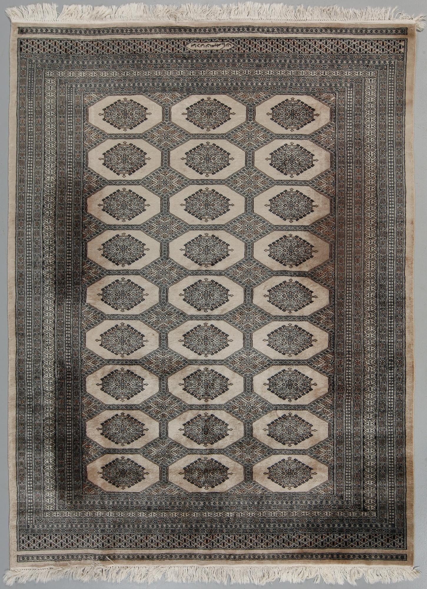 MATTA, Bocchara, Pakistan, signerad, 1900-talets senare del, ca 232 x 176 cm.