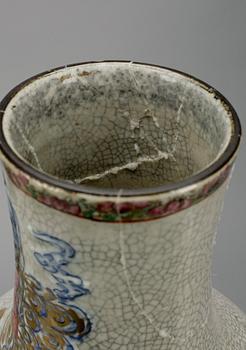 GOLVVASER, ett par, porslin, Kina, 1900-tal.