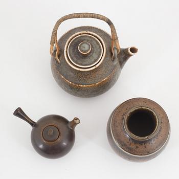 Carl-Harry Stålhane, two stoneware teapots and a bowl, Rörstrand.