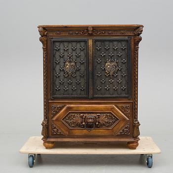 BARSKÅP, barockstil, 1900-talets andra hälft.