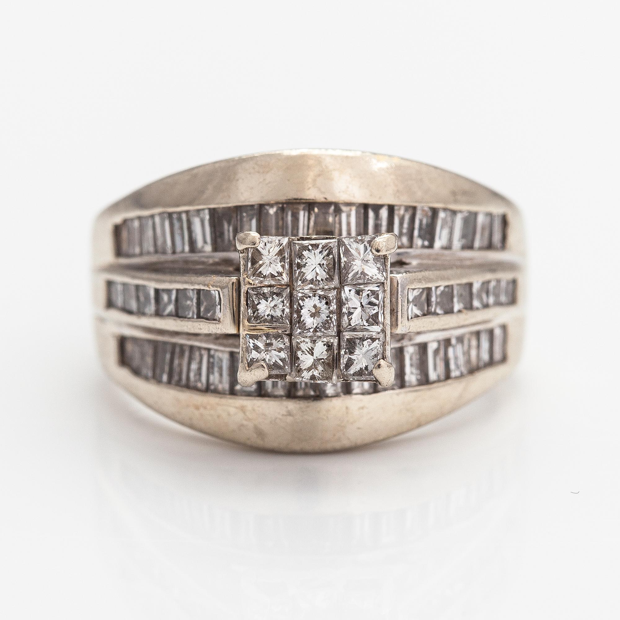 Ring, 14K vitguld, baguette- och princesslipade diamanter ca 1.90 ct tot.