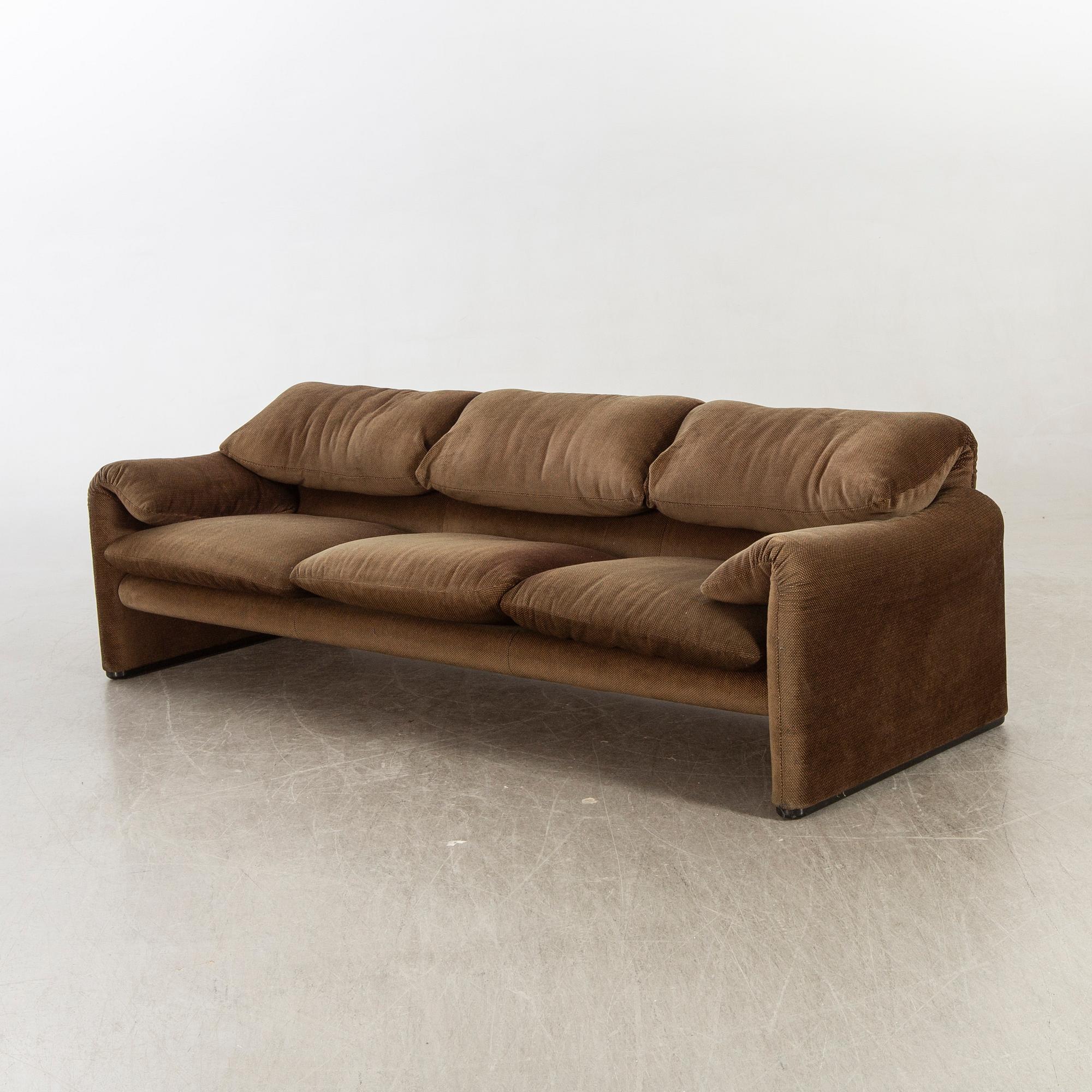 Vico Magistretti, sofa "Maralunga" for Cassina later part of the 20th century.