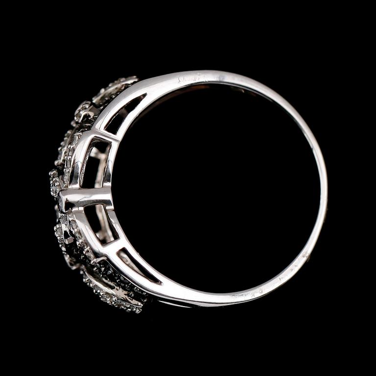 RING, 14 k vitguld, briljantslipade diamanter tot 0.50 ct.