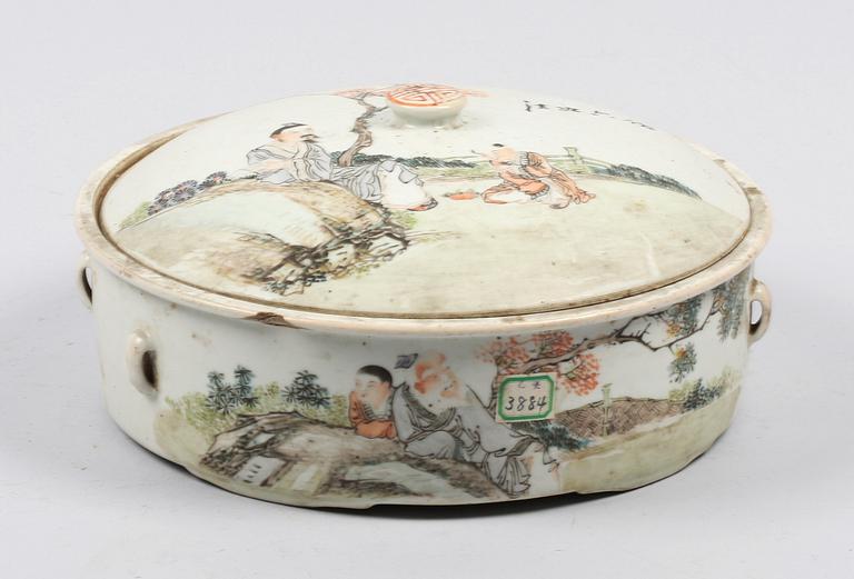 SKÅL MED LOCK, porslin, Kina, 1900-tal.