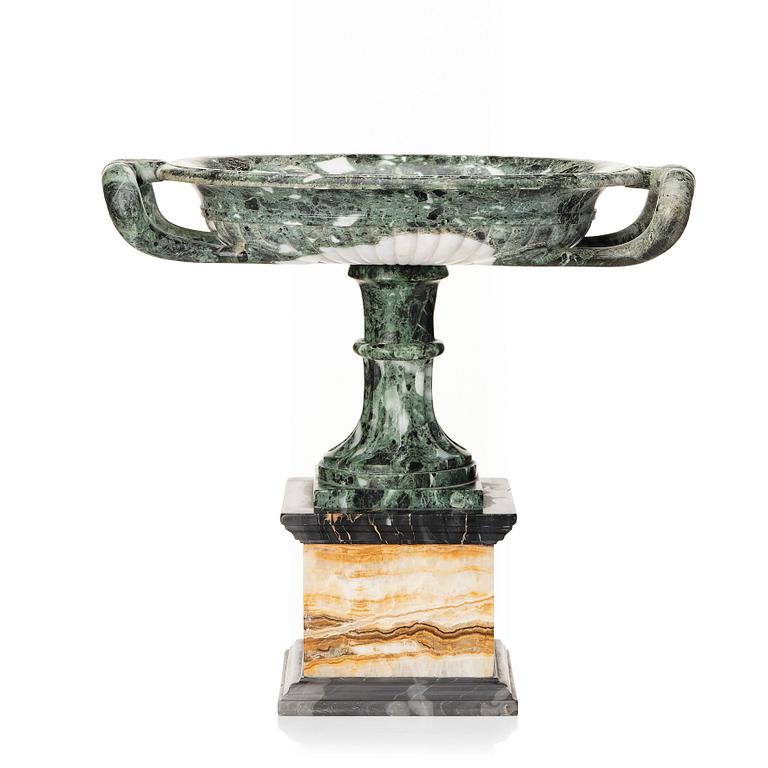 A presumably Italian marble and onyx tazza, around year 1900.