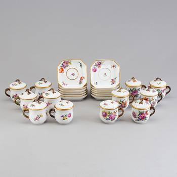 12 porcelain lidded cups with saucers, Royal Copenhagen.