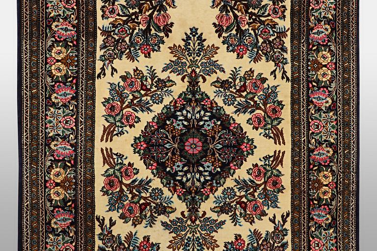 A rug, Quum, ca 156 x 106 cm.