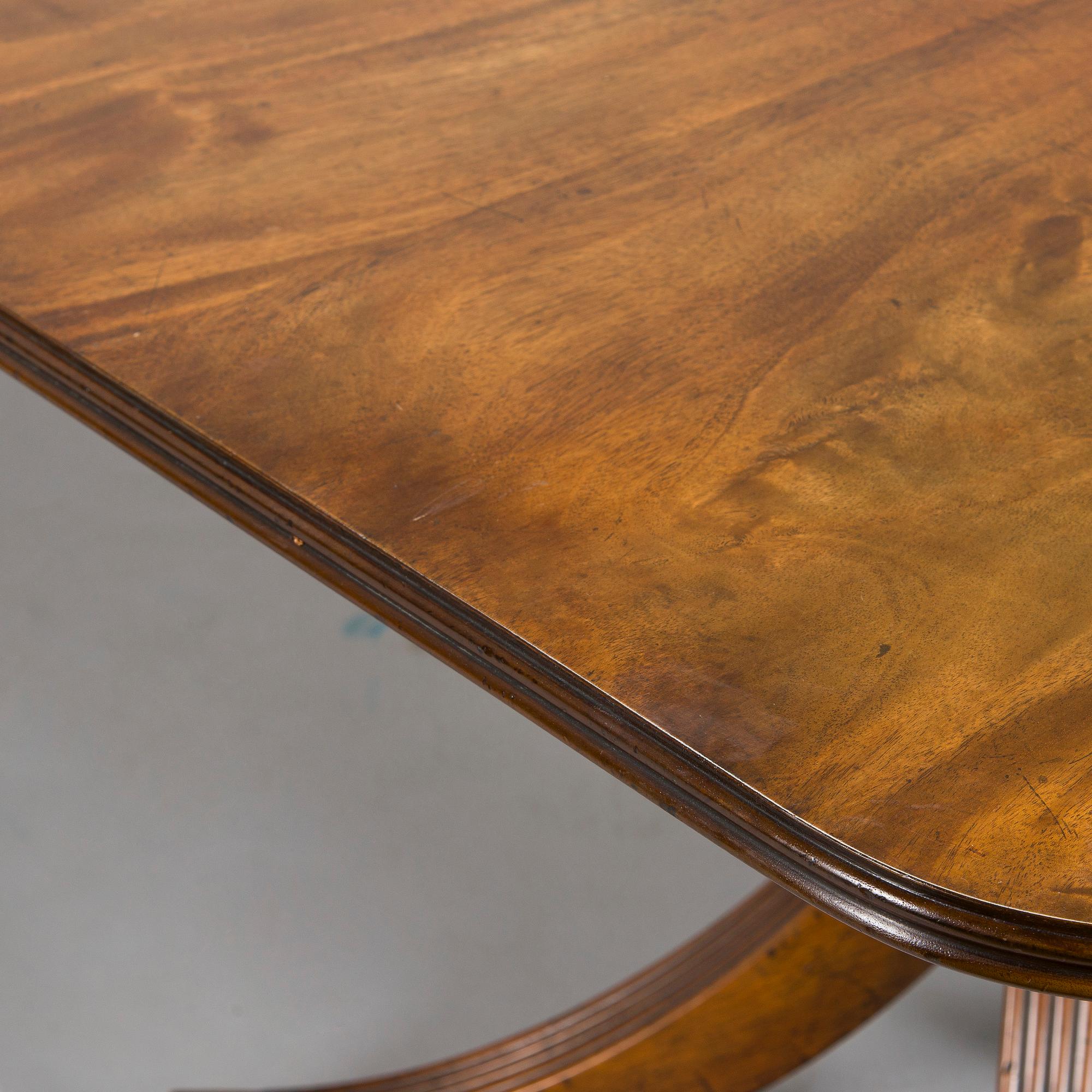 Matbord och stolar, 8 st, mahogny, regency-stil, 1900-talets slut.